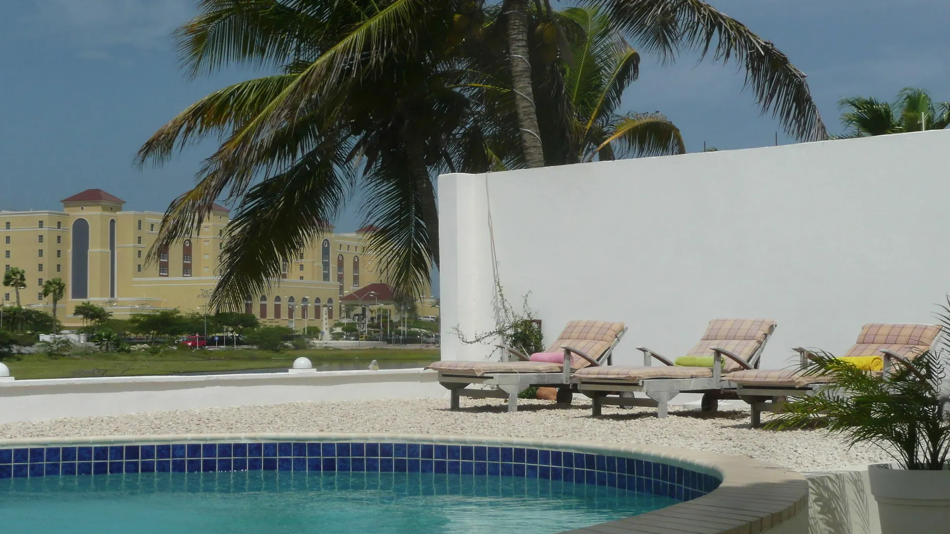 Hotel Gasthaus Karibu Aruba Palm Beach